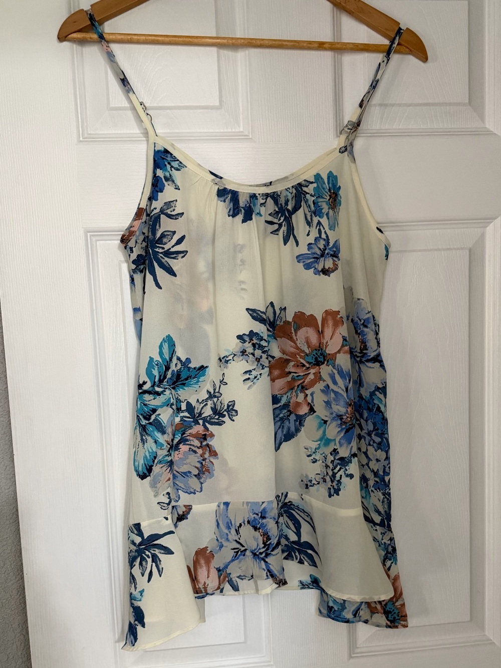 Charming Charlie Size Small Floral Spaghetti-Strap Camisole in Cream, Florals